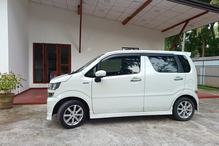 Budget-Friendly Private Taxi Tours in Sri Lanka with English Support