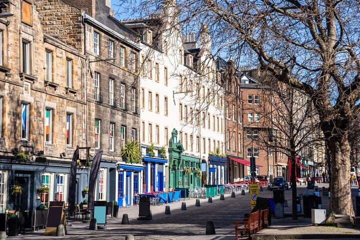 Haunted Greyfriars Kirkyard & Edinburgh Castle: Private Guided Tour with Skip-the-Line Options photo 5