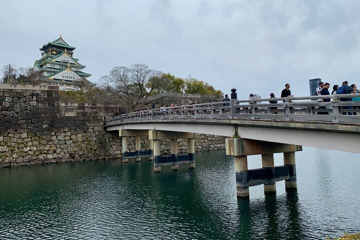 Osaka Walking Tour: Osaka Castle, Tsutenkaku & Dotonbori Street Food Experience