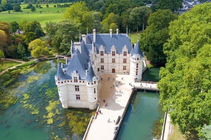 Azay-le-Rideau Castle Guided Half-Day Tour from Tours