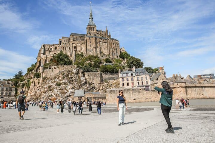 3-Day Normandy, Mont Saint-Michel & Loire Valley Castles Tour from Paris