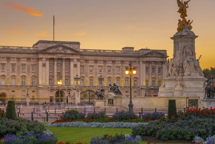 Full-Day Private Luxury London Sightseeing from Southampton Cruise — Buckingham, Tower & West End photo 4