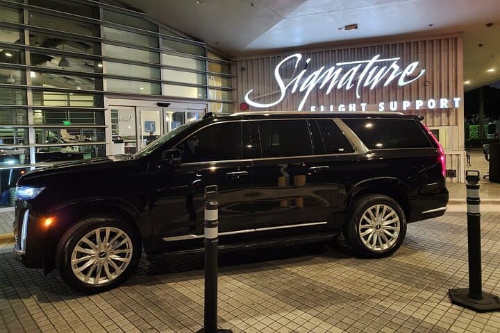 Miami International Airport Luxury Limo & Car Service: Smooth Transfers and Local Insight