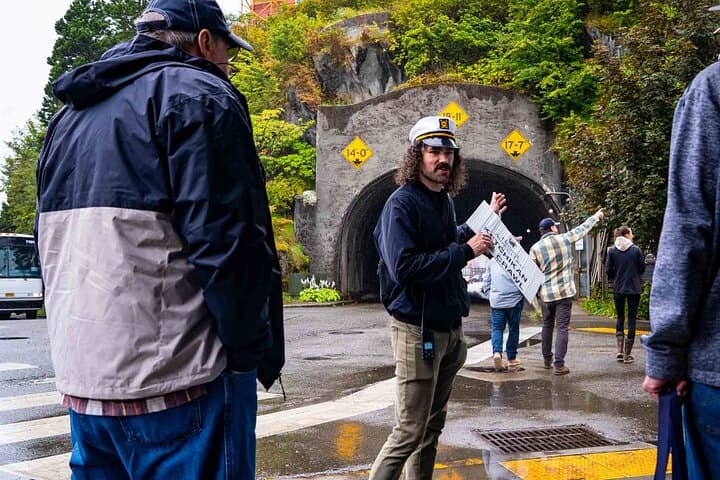 Ketchikan Pub Crawl: 90-Minute Rainforest Town Bar Walk photo 3