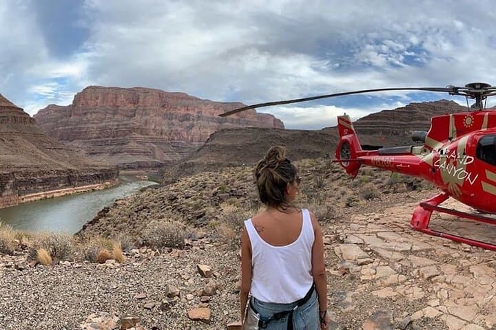 Grand Canyon West Rim: Helicopter Landing, Skywalk & Coach Day Trip from Las Vegas