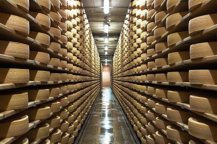 Geneva to Gruyères: Chocolate, Wine & Cheese Day Trip to Lavaux and Broc photo 4