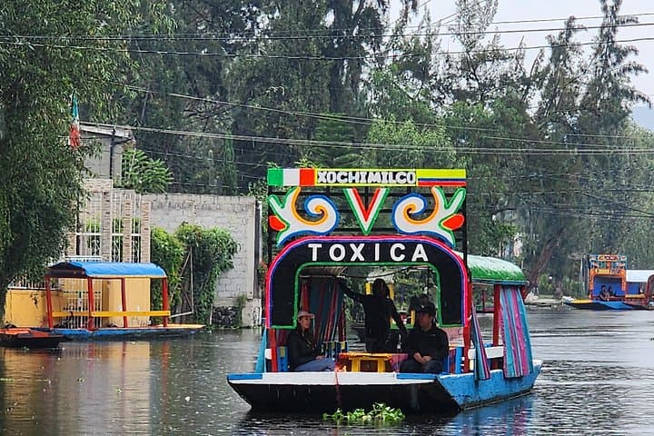 Trajineras Mezcal Tasting and Guacamole Experience in Xochimilco, Mexico City photo 2