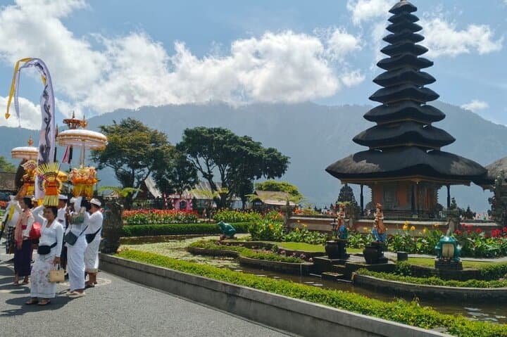 North Bali Nature & Heritage Day Tour — Ulun Danu, Waterfalls, Twin Lakes & Jatiluwih