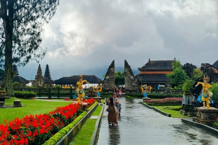 North Bali Nature & Heritage Day Tour — Ulun Danu, Waterfalls, Twin Lakes & Jatiluwih photo 6