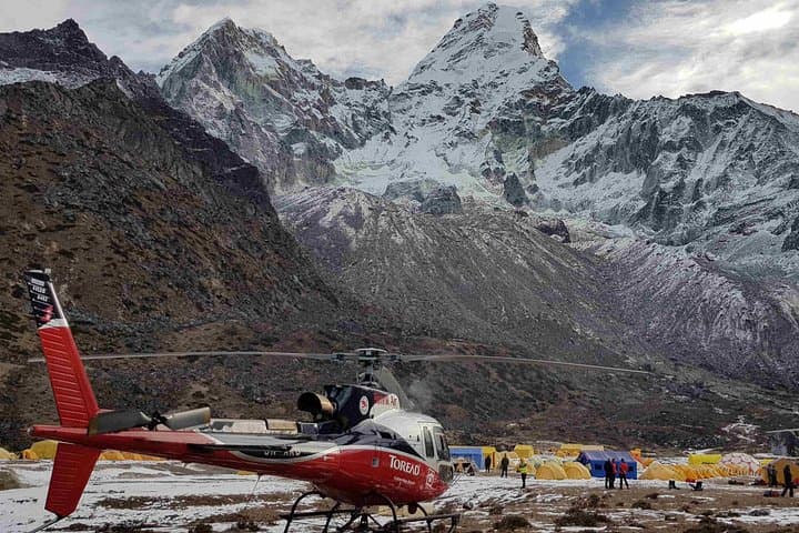 Private Everest Helicopter Tour to Kala Patthar with Hotel Everest View Breakfast