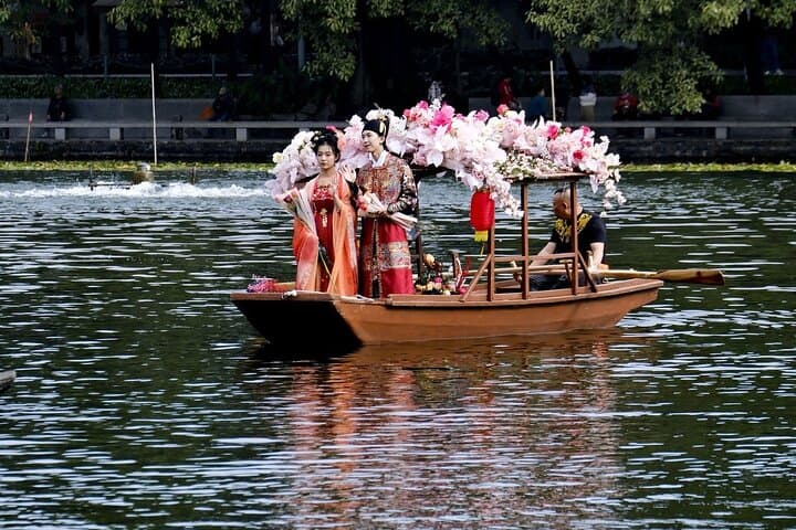Private Guangzhou Local Guide — Full-Day Personalized Tours of Shamian, Lychee Bay & Huacheng photo 5