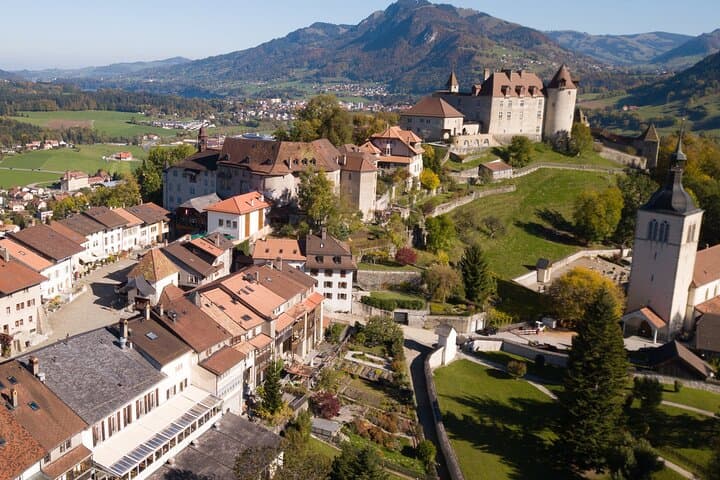 Geneva to Gruyères: Chocolate, Wine & Cheese Day Trip to Lavaux and Broc