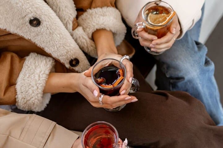 Sip Mulled Wine on a 60‑Minute Danube Cruise in Budapest photo 4