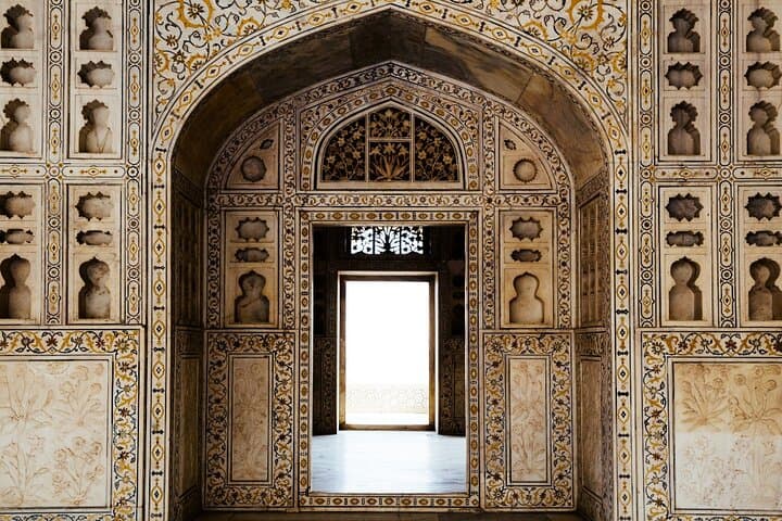Golden Triangle Tour: 4-Day Delhi-Agra-Jaipur with Gatimaan Express Train Experience photo 3