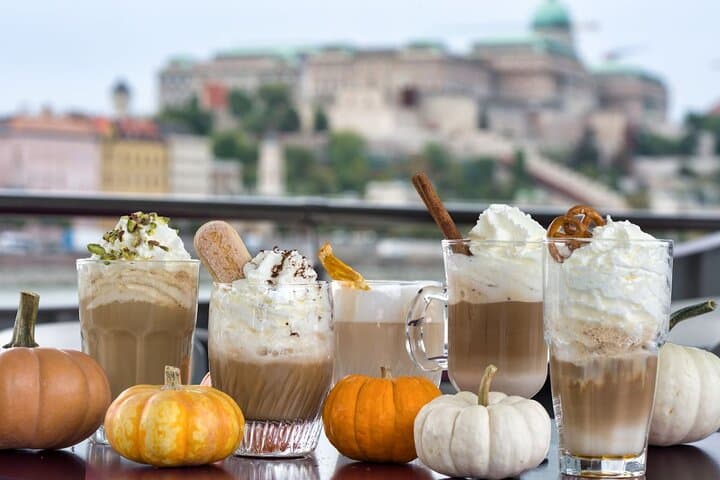 60-Minute Danube Drink & Cruise — Budapest River Sightseeing with 1 Drink photo 6