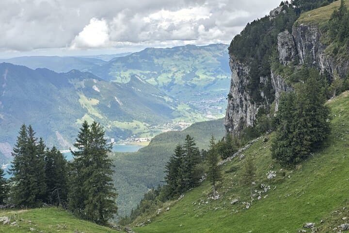 Lake Lucerne Cable Car and Local Cheese Tasting Day Tour photo 4