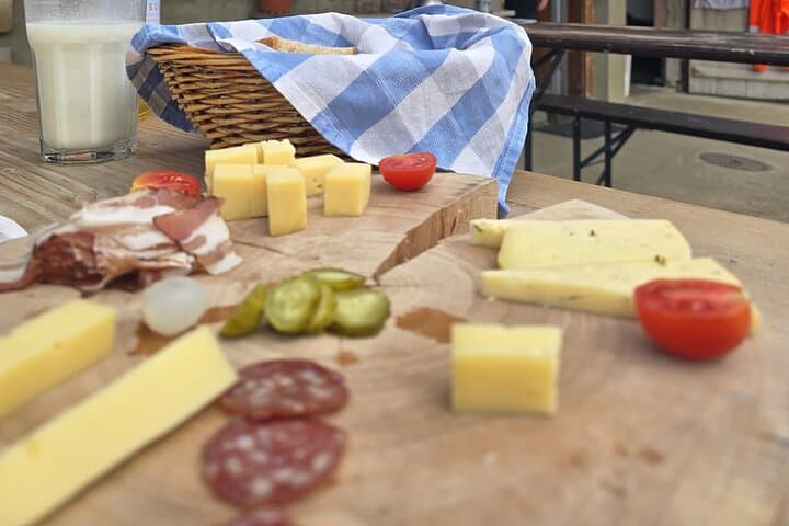 Lake Lucerne Cable Car and Local Cheese Tasting Day Tour photo 5