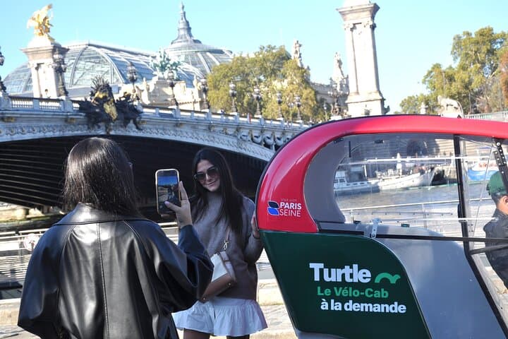 Electric Rickshaw Tour of Paris: Private 3-Hour Eco Sightseeing photo 2