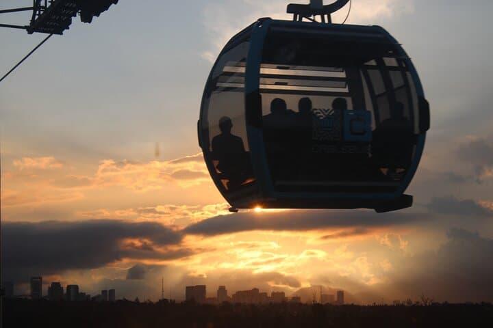 Soar Over Chapultepec: Reforma, Cable Car & Ferris Wheel Tour in Mexico City