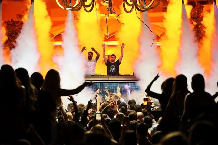 Las Vegas Nightclub Crawl by Party Bus — VIP Fast-Pass & Open Bar photo 1