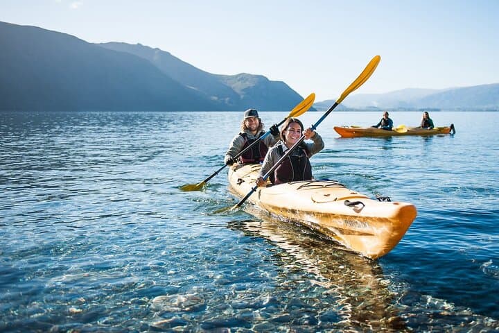 Half-Day Kayak Tour on Lake Wanaka — 8–10 km Guided Paddle with Snacks