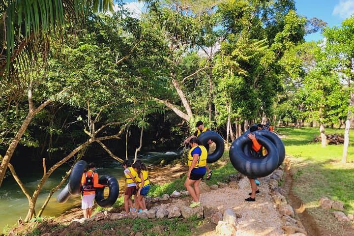 Zona Magica Zipline & Manatee River Tubing: Belize Day Trip with Lunch