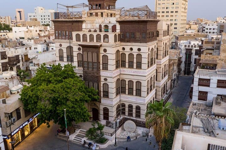 Jeddah Traditional Tour: Corniche Drive, Tayyebat Museum & Al-Balad Walking Experience