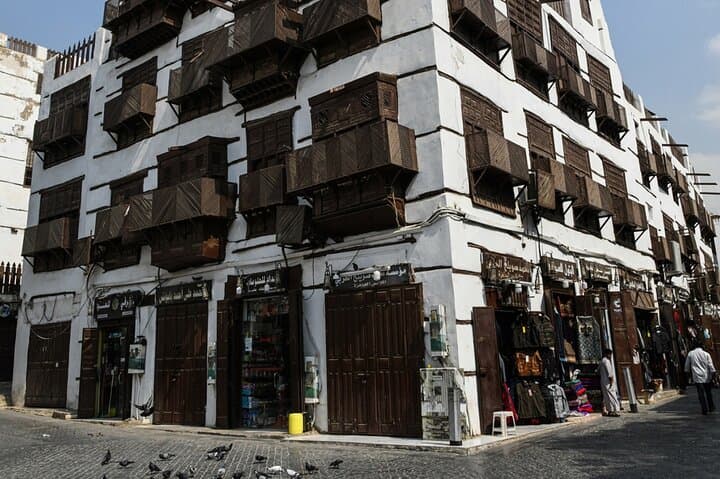 Jeddah Traditional Tour: Corniche Drive, Tayyebat Museum & Al-Balad Walking Experience photo 2