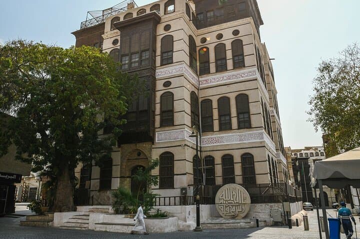 Jeddah Traditional Tour: Corniche Drive, Tayyebat Museum & Al-Balad Walking Experience photo 3