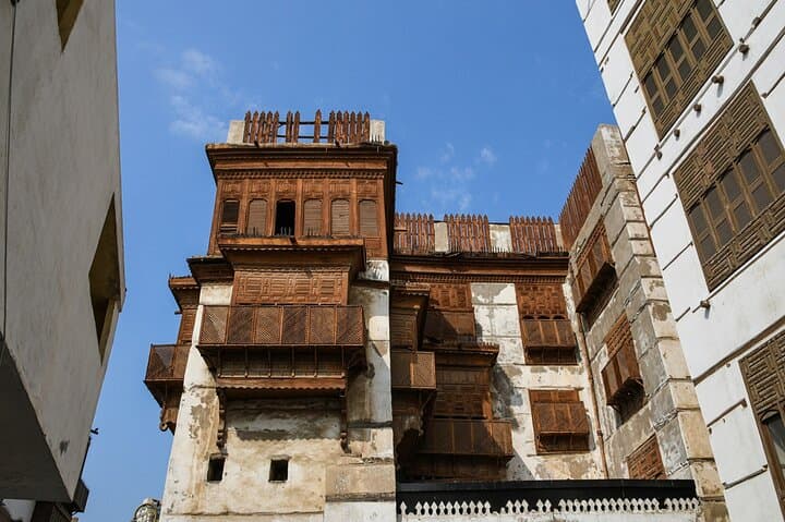 Jeddah Traditional Tour: Corniche Drive, Tayyebat Museum & Al-Balad Walking Experience photo 4