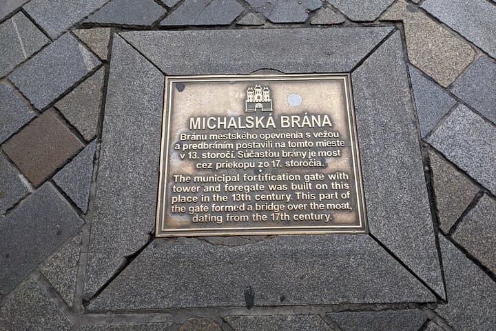 Bratislava History Game: Famous People Walking Tour and City Puzzle photo 5
