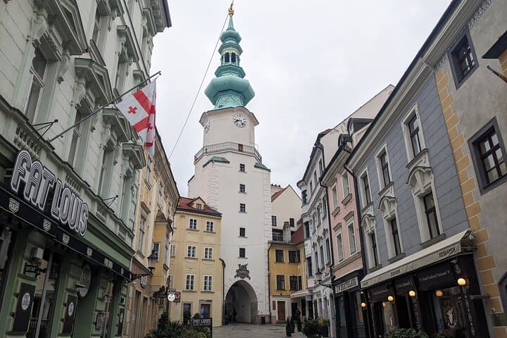 Bratislava History Game: Famous People Walking Tour and City Puzzle photo 6