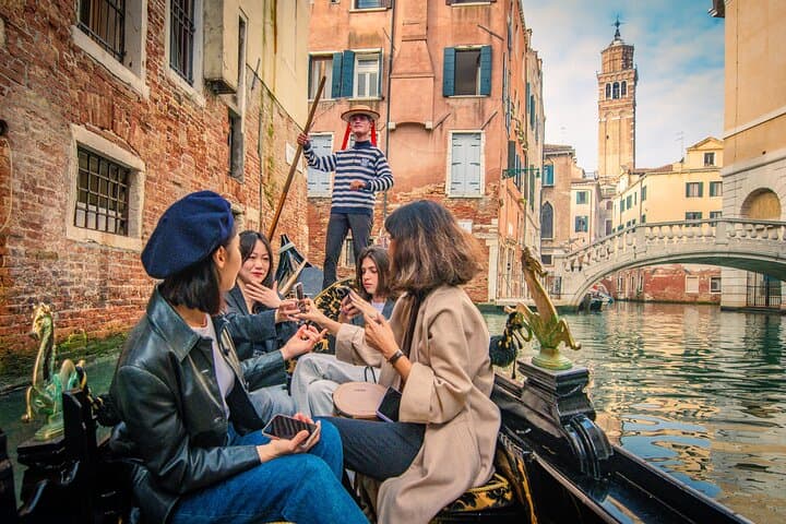 Venice Gondola Ride: Classic 30-Minute Canal Experience photo 2