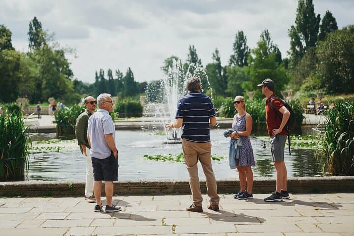 Royal High Tea and Gardens Walk at Kensington Palace — Private Tour photo 3