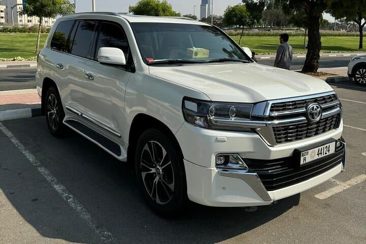 Smooth Arrival: Private Dubai Airport Transfer (DXB) to Dubai City