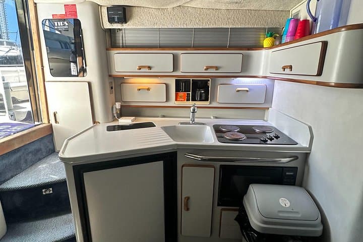 46-Foot Private Yacht Charter in Miami — Half- and Full-Day Coastal Rentals photo 2
