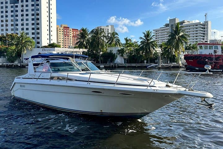 46-Foot Private Yacht Charter in Miami — Half- and Full-Day Coastal Rentals photo 1