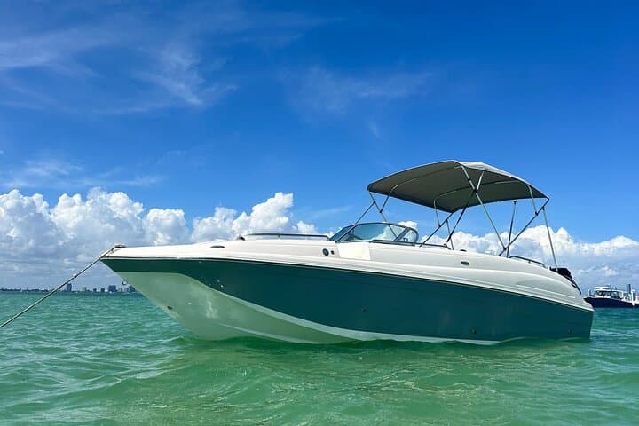 Private Boat Rental in Miami for 10: Bay Cruises, Island Stops & Practical Tips