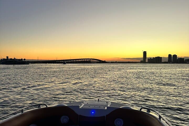 Private Boat Rental in Miami for 10: Bay Cruises, Island Stops & Practical Tips photo 3