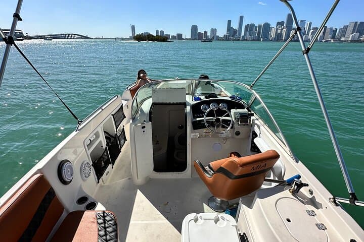 Private Boat Rental in Miami for 10: Bay Cruises, Island Stops & Practical Tips photo 4