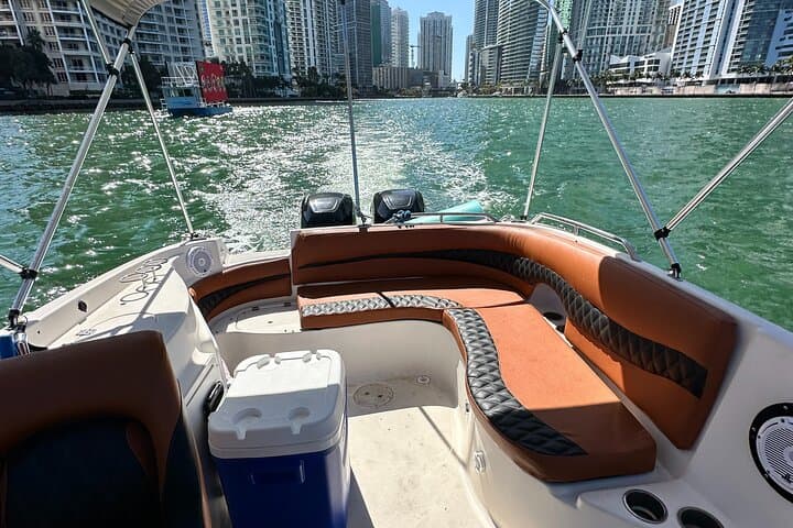 Private Boat Rental in Miami for 10: Bay Cruises, Island Stops & Practical Tips photo 5