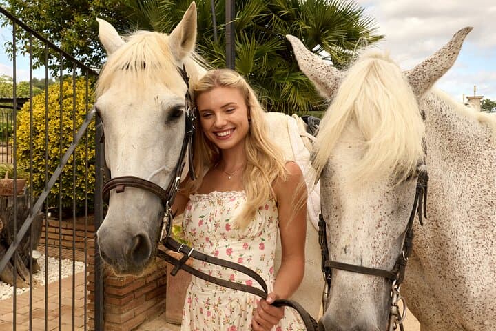 Barcelona to Penedès: Private Vineyard Horseback Riding & Tapas Picnic