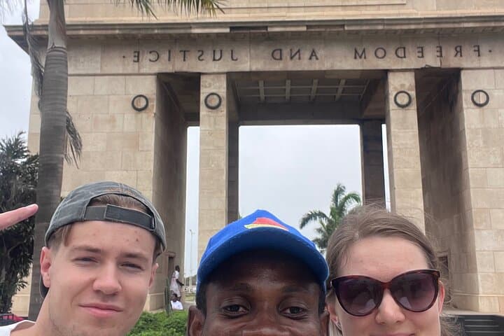 Accra Historical and Cultural Tour: Jamestown, Museums & Coffin Art photo 3