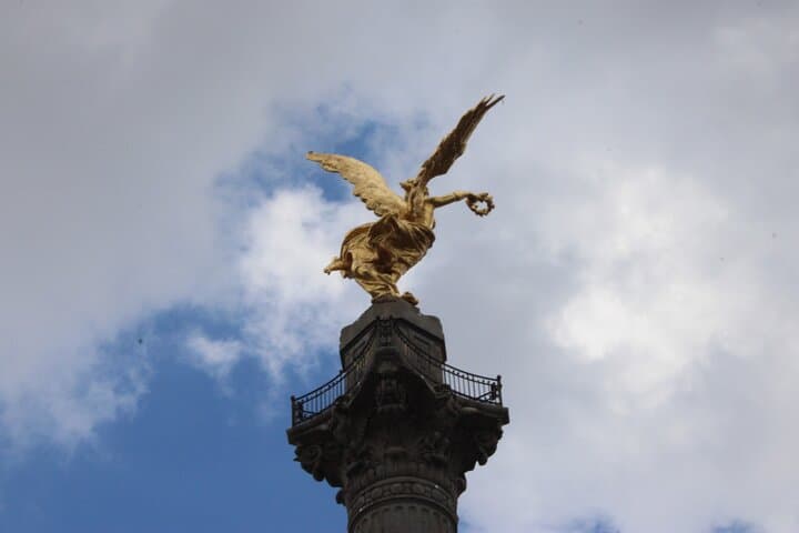 Reforma & Chapultepec Bike Tour with Cable Car and Ferris Wheel photo 5