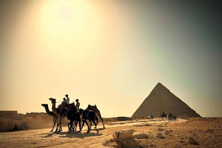 Private Tour Saqqara, Memphis & the Great Pyramids of Giza — Full-Day from Cairo