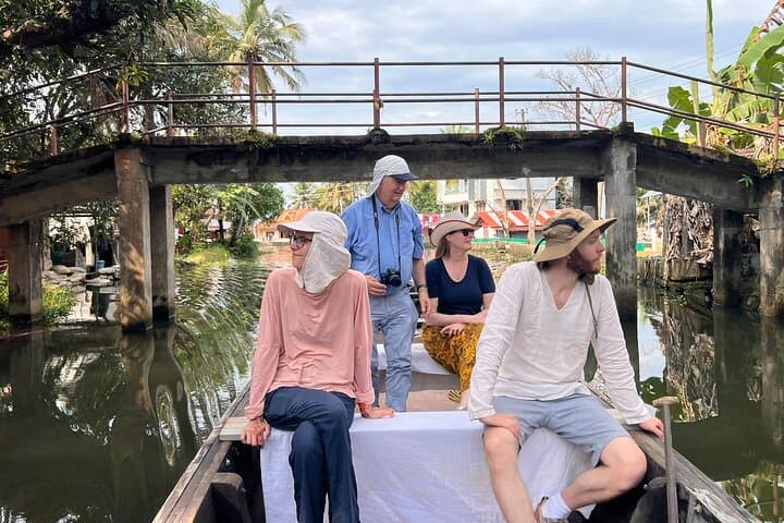 Alleppey Serene Canals Tour — Shikkara Cruise, Canoe Ride & Kerala Sadhya photo 4