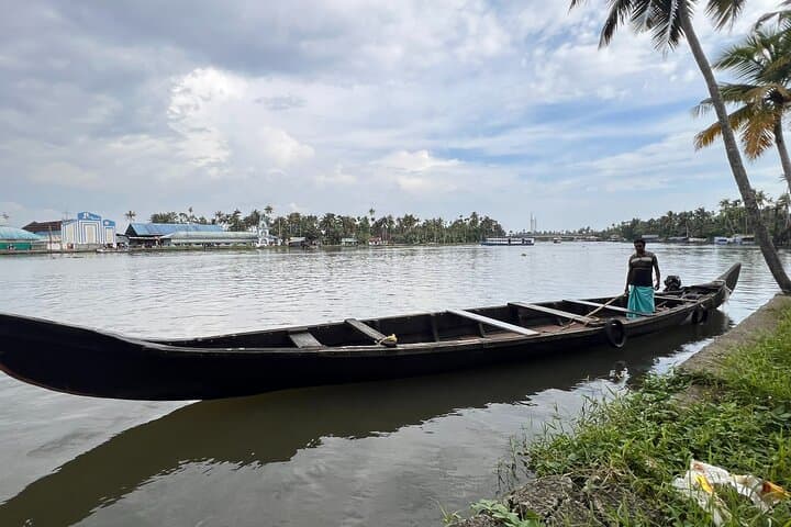 Alleppey Serene Canals Tour — Shikkara Cruise, Canoe Ride & Kerala Sadhya photo 3