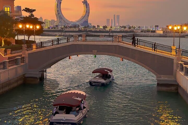Doha Highlights Group Tour: Souq Waqif, Katara, Pearl & Corniche