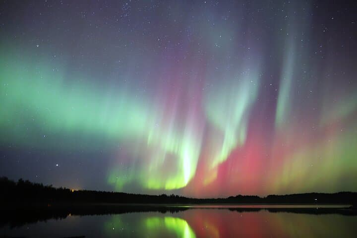 Aurora Viewing Near Rovaniemi: Autumn Northern Lights Campfire Experience