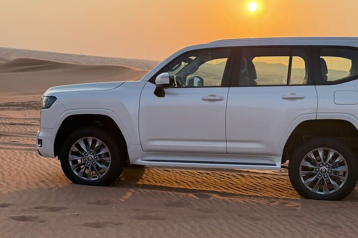 Dubai Desert Safari 4x4 with BBQ, Dune Bashing & Evening Shows
